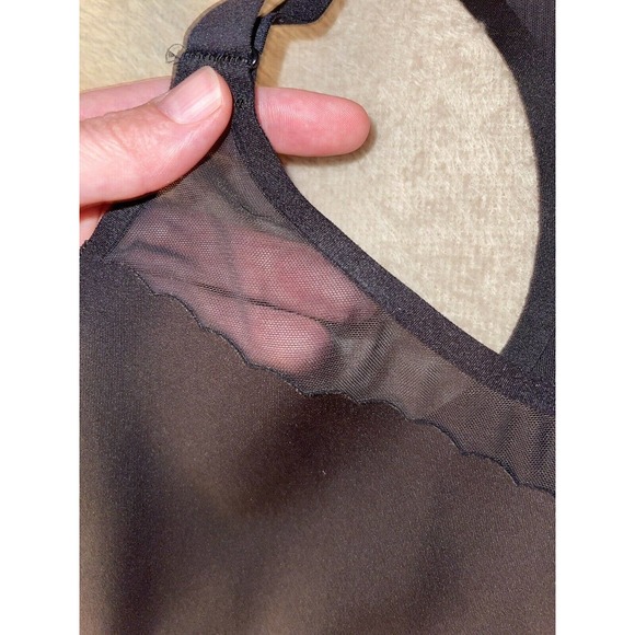 Victoria's Secret Incredible Light‎ Cut Out Size Small Black Sports Bra - Picture 3 of 3